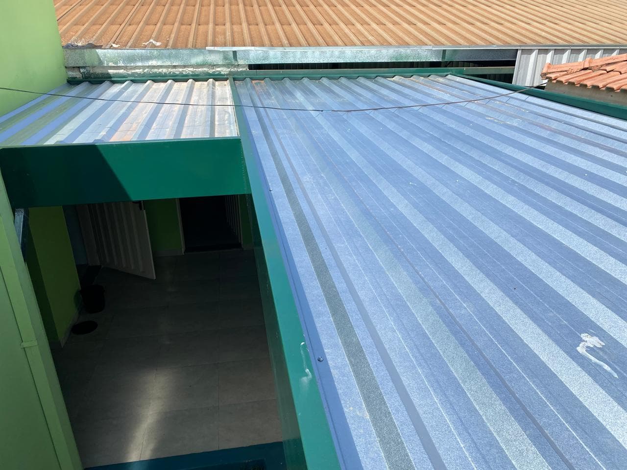 Cobertura metálica industrial executada pela Estrutuaço — Escola Polegatto